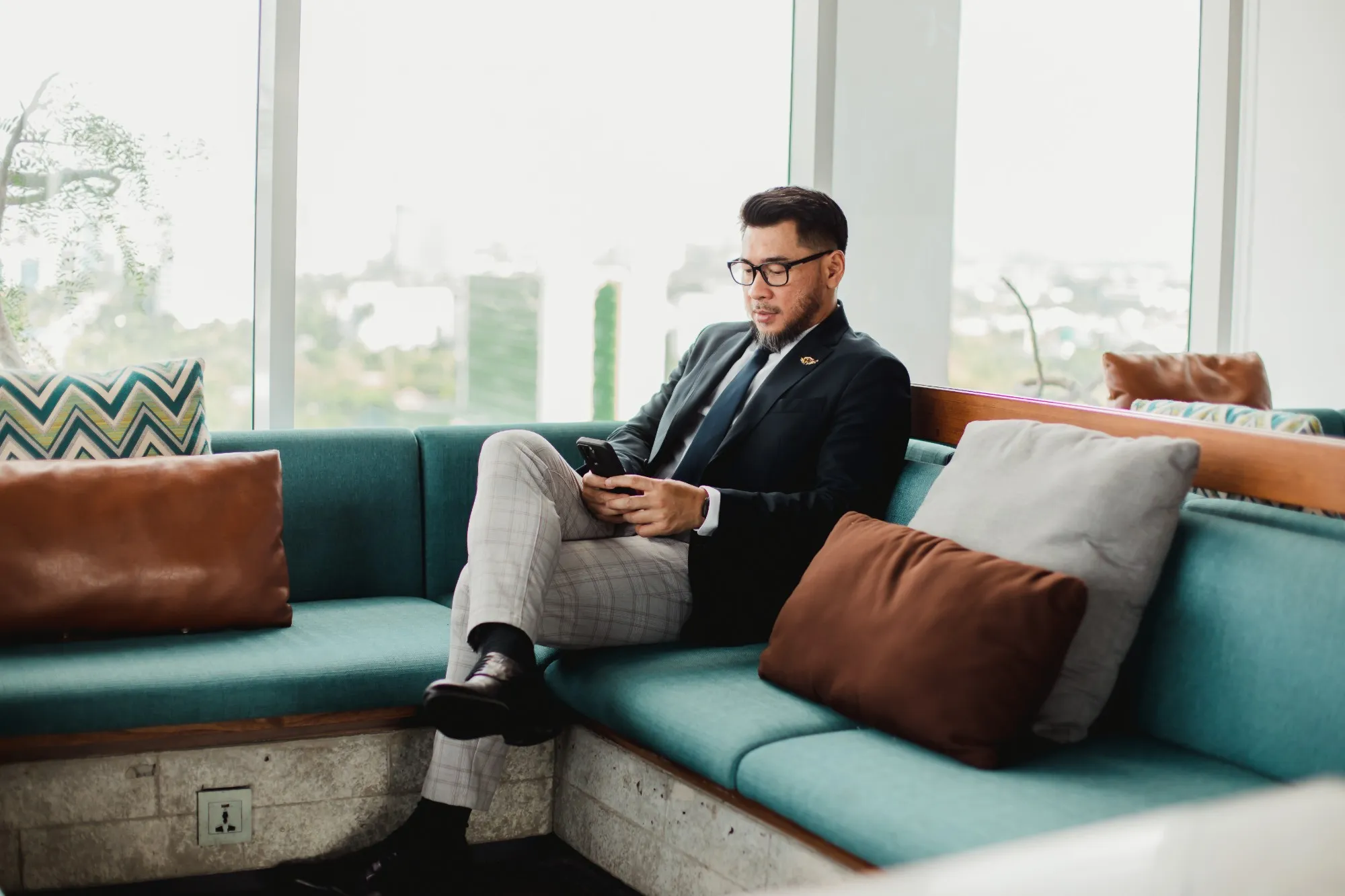 Daru Dewayanto reviewing a coaching plan